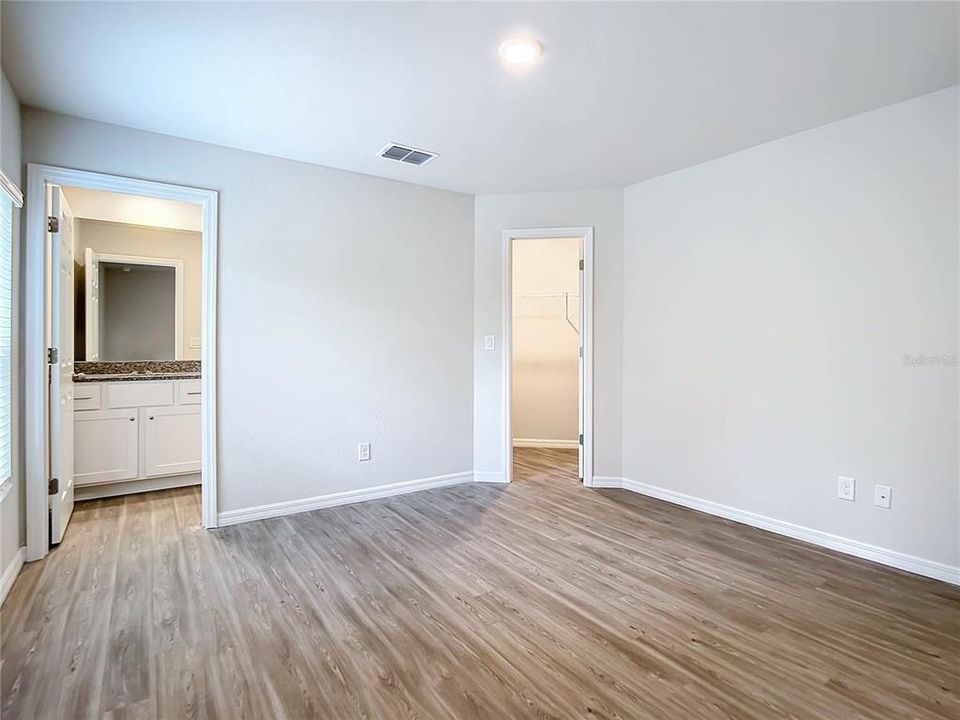 Activo con contrato: $452,400 (4 camas, 0 baños, 2086 Pies cuadrados)