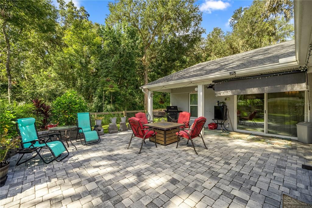 For Sale: $325,000 (3 beds, 2 baths, 1584 Square Feet)