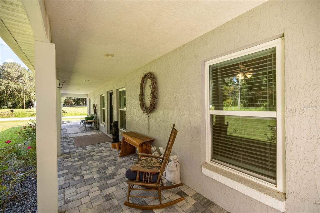 For Sale: $325,000 (3 beds, 2 baths, 1584 Square Feet)