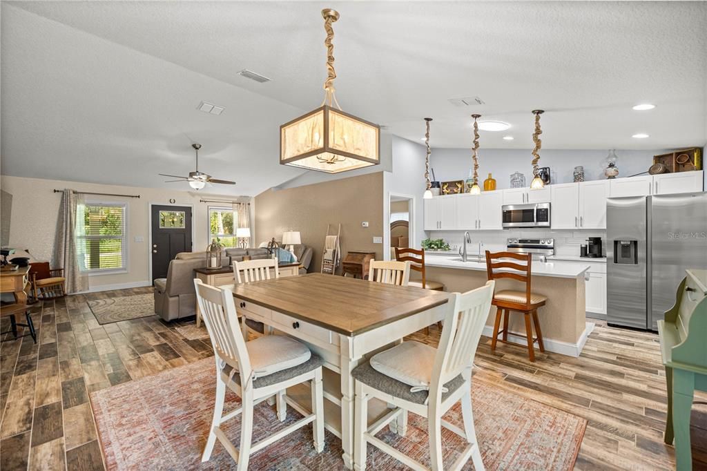 For Sale: $325,000 (3 beds, 2 baths, 1584 Square Feet)