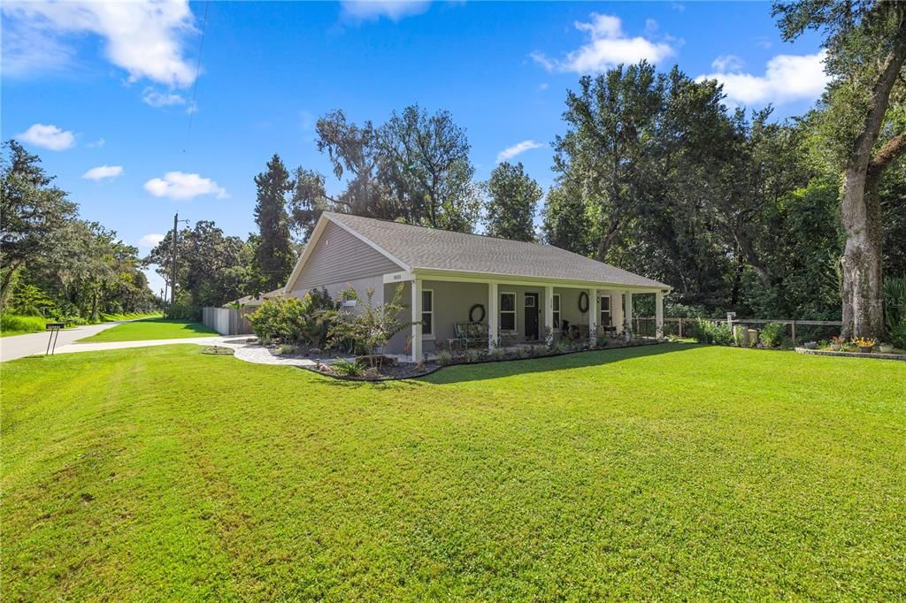 For Sale: $325,000 (3 beds, 2 baths, 1584 Square Feet)