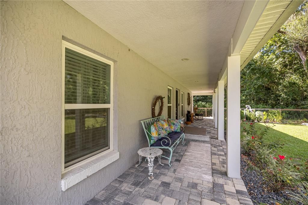 For Sale: $325,000 (3 beds, 2 baths, 1584 Square Feet)