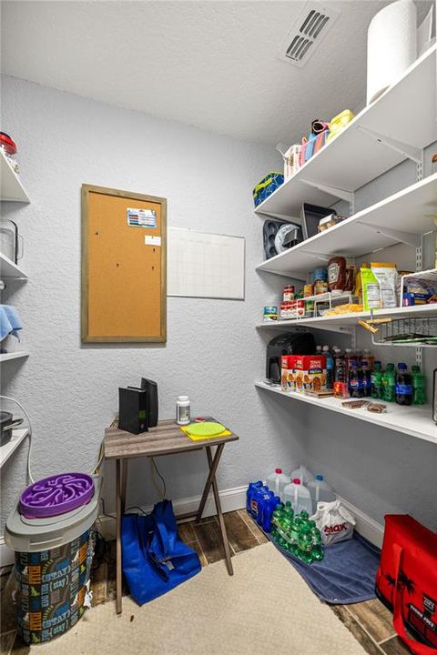 For Sale: $325,000 (3 beds, 2 baths, 1584 Square Feet)