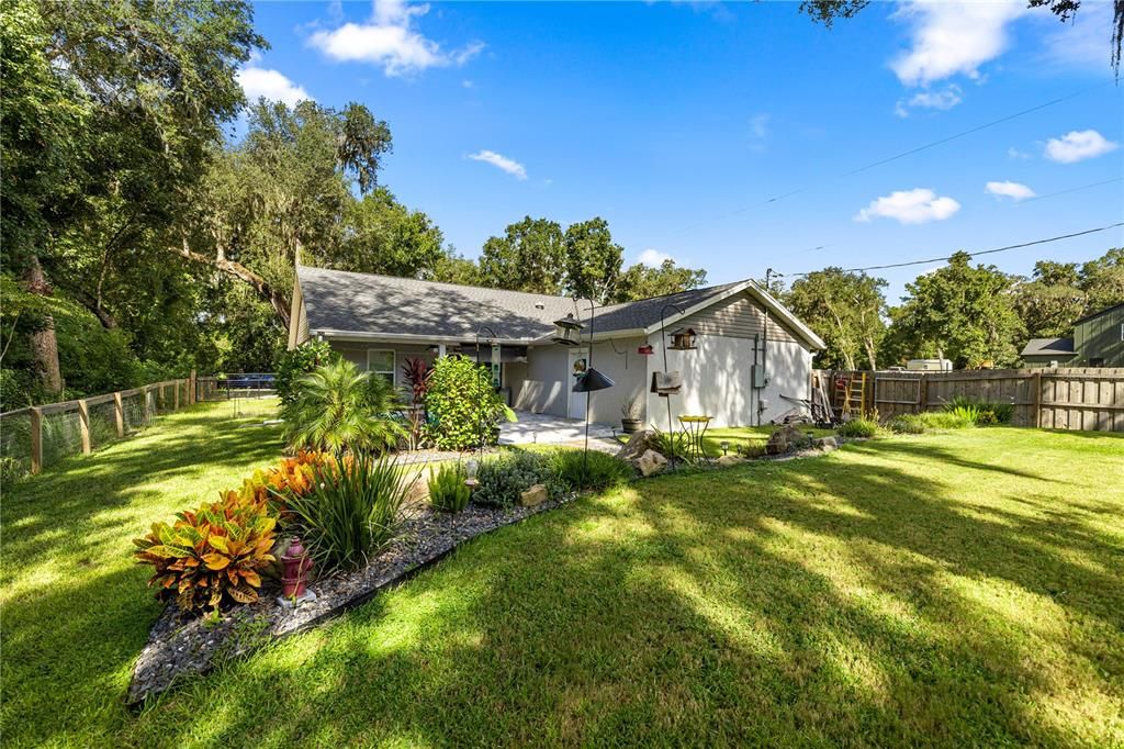 For Sale: $325,000 (3 beds, 2 baths, 1584 Square Feet)