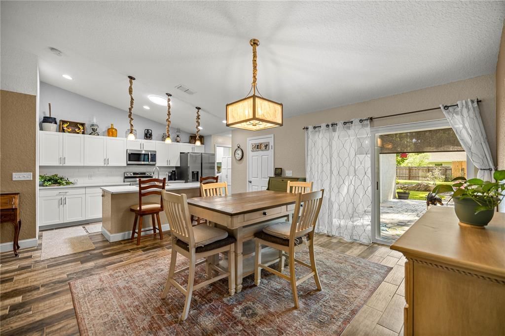 For Sale: $325,000 (3 beds, 2 baths, 1584 Square Feet)