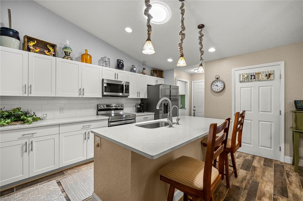 For Sale: $325,000 (3 beds, 2 baths, 1584 Square Feet)