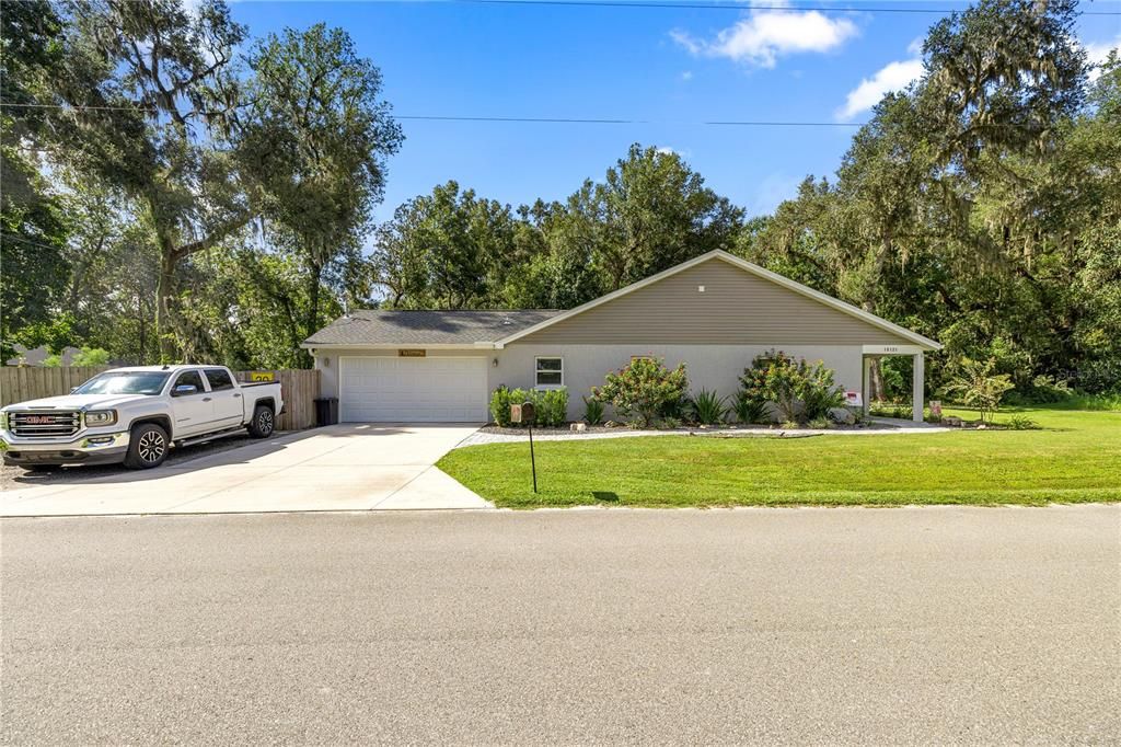 For Sale: $325,000 (3 beds, 2 baths, 1584 Square Feet)