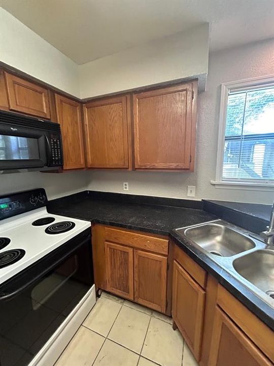For Sale: $150,000 (1 beds, 1 baths, 749 Square Feet)