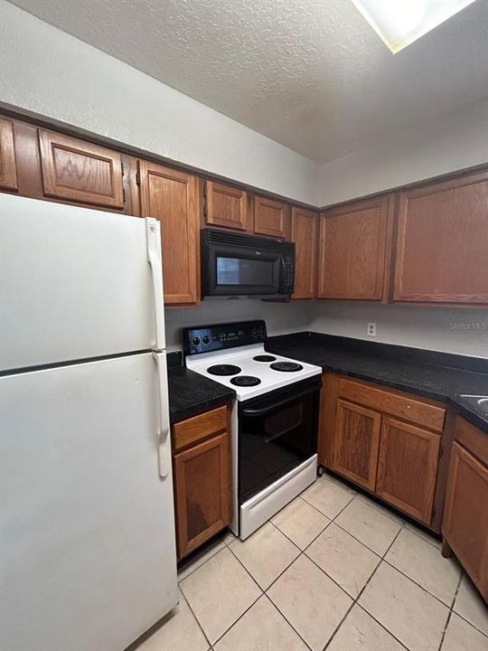 For Sale: $150,000 (1 beds, 1 baths, 749 Square Feet)