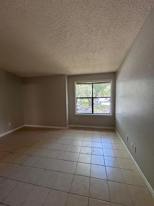 For Sale: $150,000 (1 beds, 1 baths, 749 Square Feet)