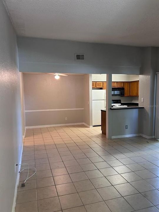 For Sale: $150,000 (1 beds, 1 baths, 749 Square Feet)