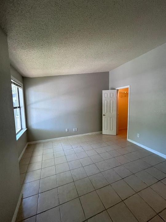 For Sale: $150,000 (1 beds, 1 baths, 749 Square Feet)