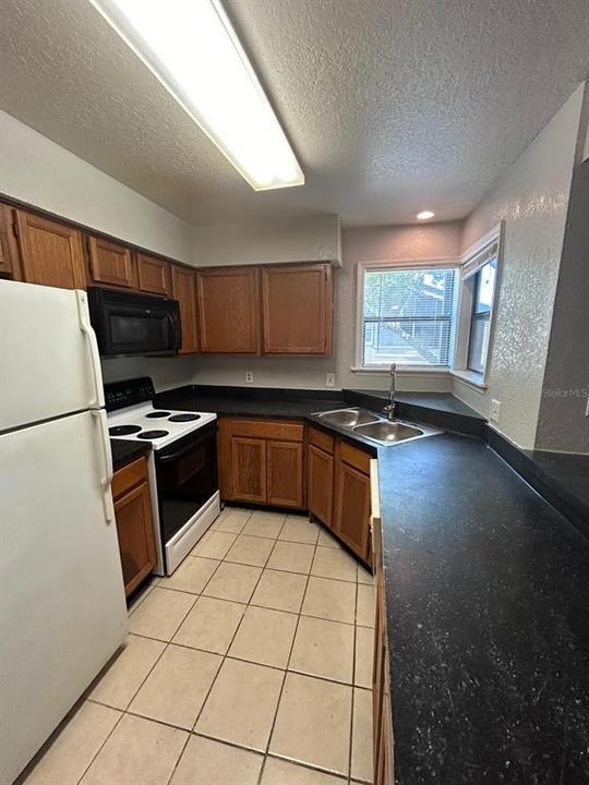For Sale: $150,000 (1 beds, 1 baths, 749 Square Feet)