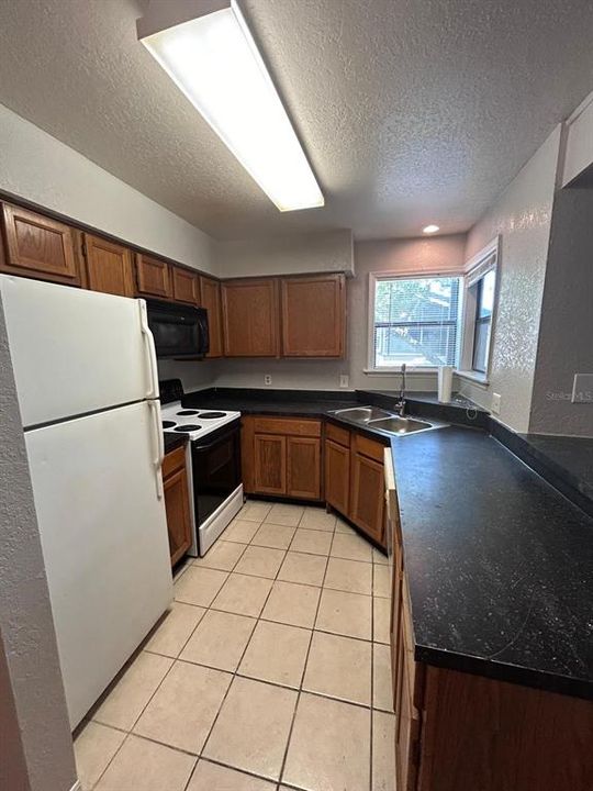 For Sale: $150,000 (1 beds, 1 baths, 749 Square Feet)