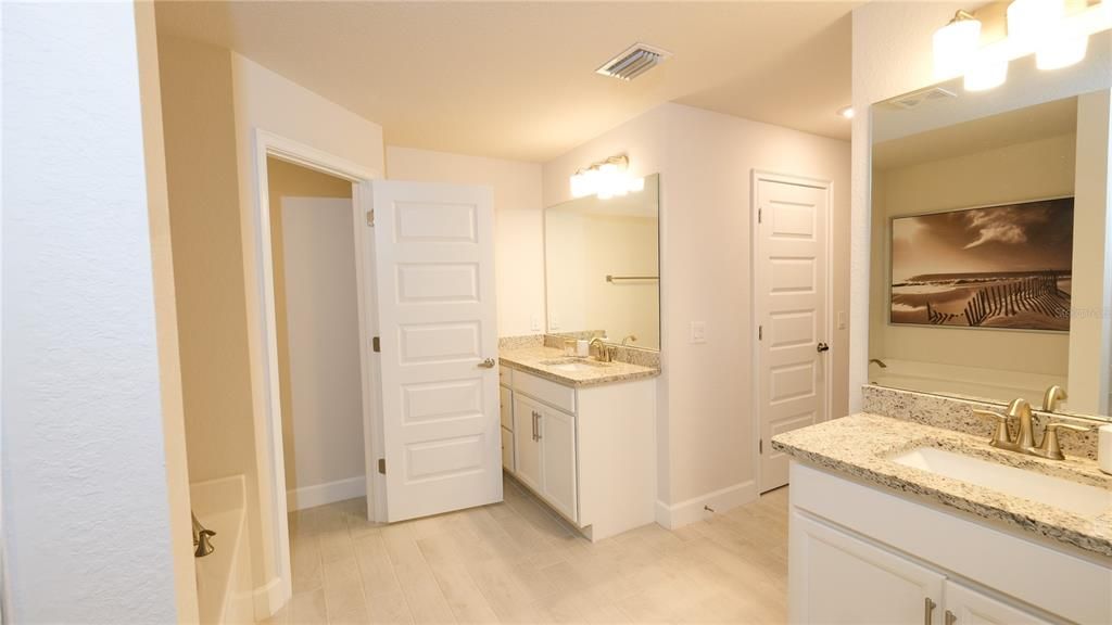 待售: $365,000 (4 贝兹, 3 浴室, 2265 平方英尺)