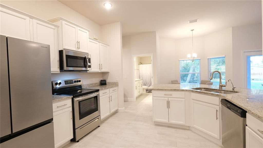 待售: $365,000 (4 贝兹, 3 浴室, 2265 平方英尺)