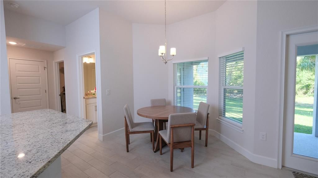 待售: $365,000 (4 贝兹, 3 浴室, 2265 平方英尺)