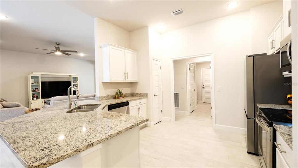 待售: $365,000 (4 贝兹, 3 浴室, 2265 平方英尺)