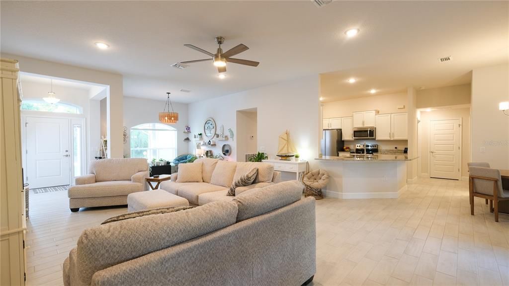 待售: $365,000 (4 贝兹, 3 浴室, 2265 平方英尺)