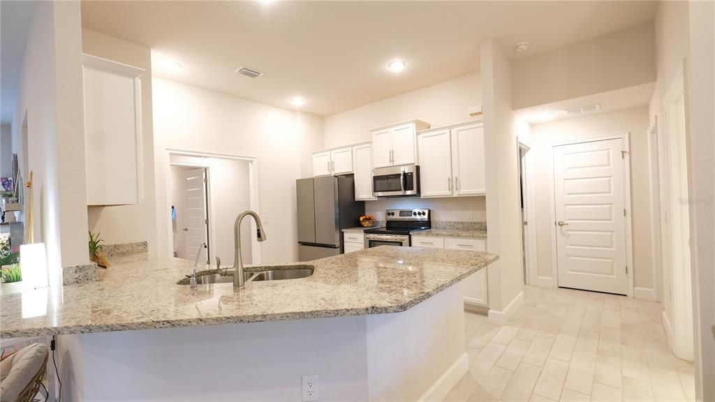 待售: $365,000 (4 贝兹, 3 浴室, 2265 平方英尺)