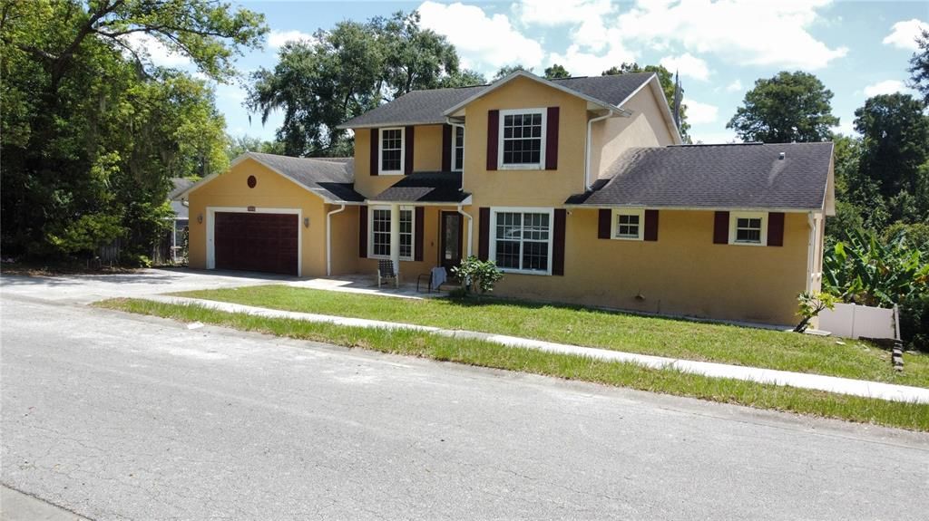 For Sale: $760,000 (5 beds, 4 baths, 4354 Square Feet)