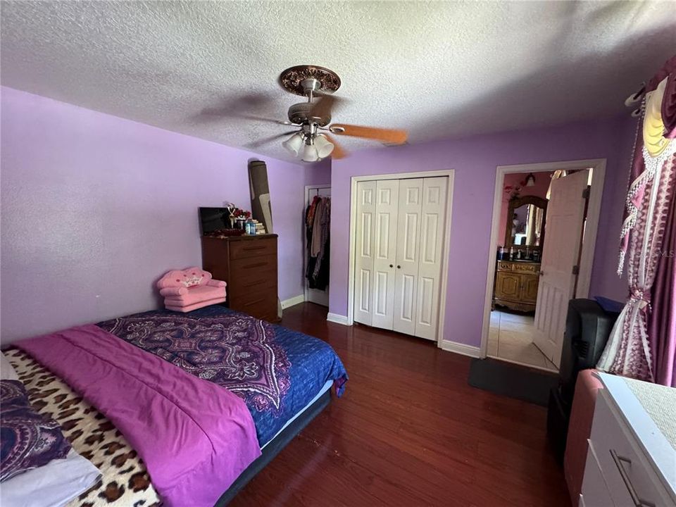 For Sale: $760,000 (5 beds, 4 baths, 4354 Square Feet)