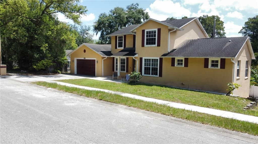 For Sale: $760,000 (5 beds, 4 baths, 4354 Square Feet)