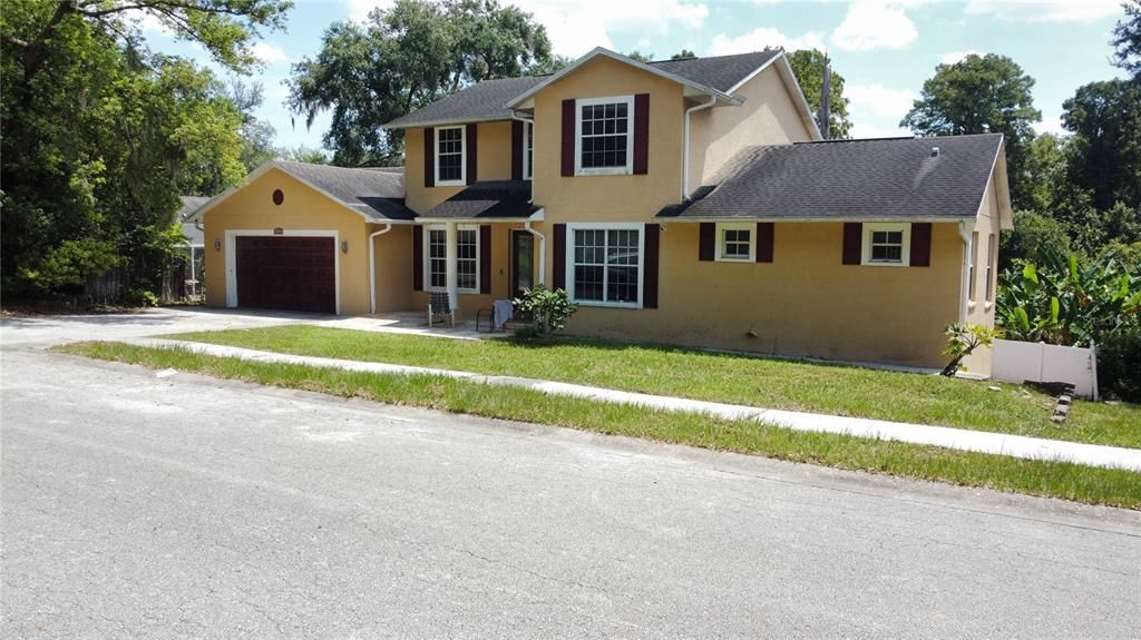 For Sale: $760,000 (5 beds, 4 baths, 4354 Square Feet)