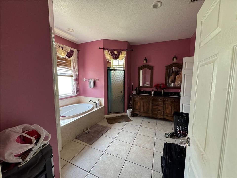 For Sale: $760,000 (5 beds, 4 baths, 4354 Square Feet)