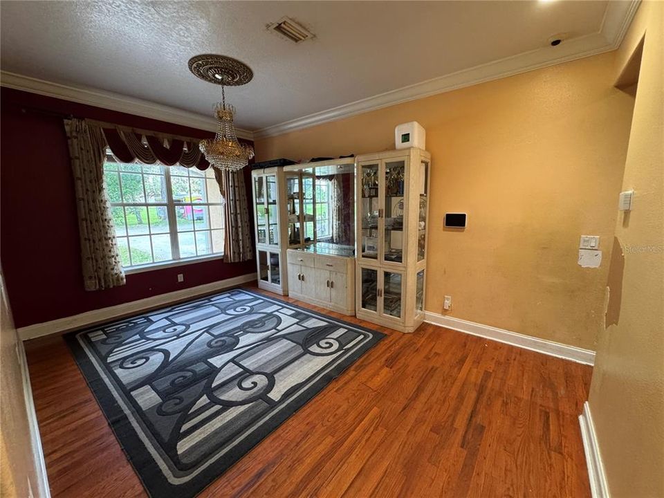 For Sale: $760,000 (5 beds, 4 baths, 4354 Square Feet)