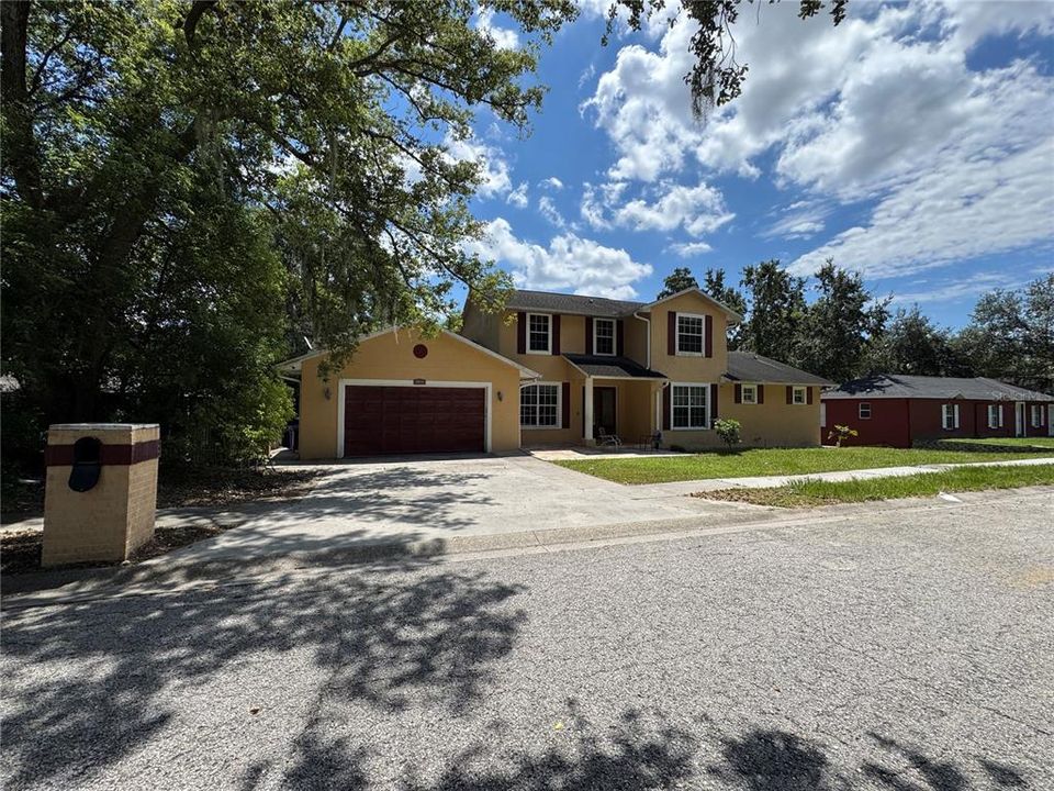 For Sale: $760,000 (5 beds, 4 baths, 4354 Square Feet)