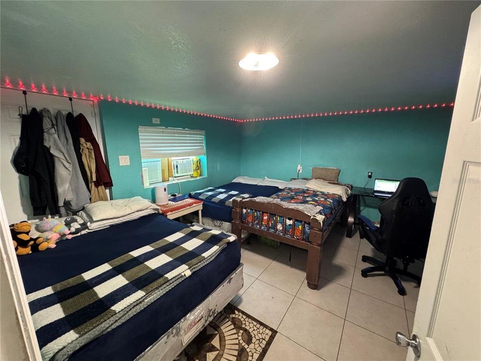 For Sale: $760,000 (5 beds, 4 baths, 4354 Square Feet)