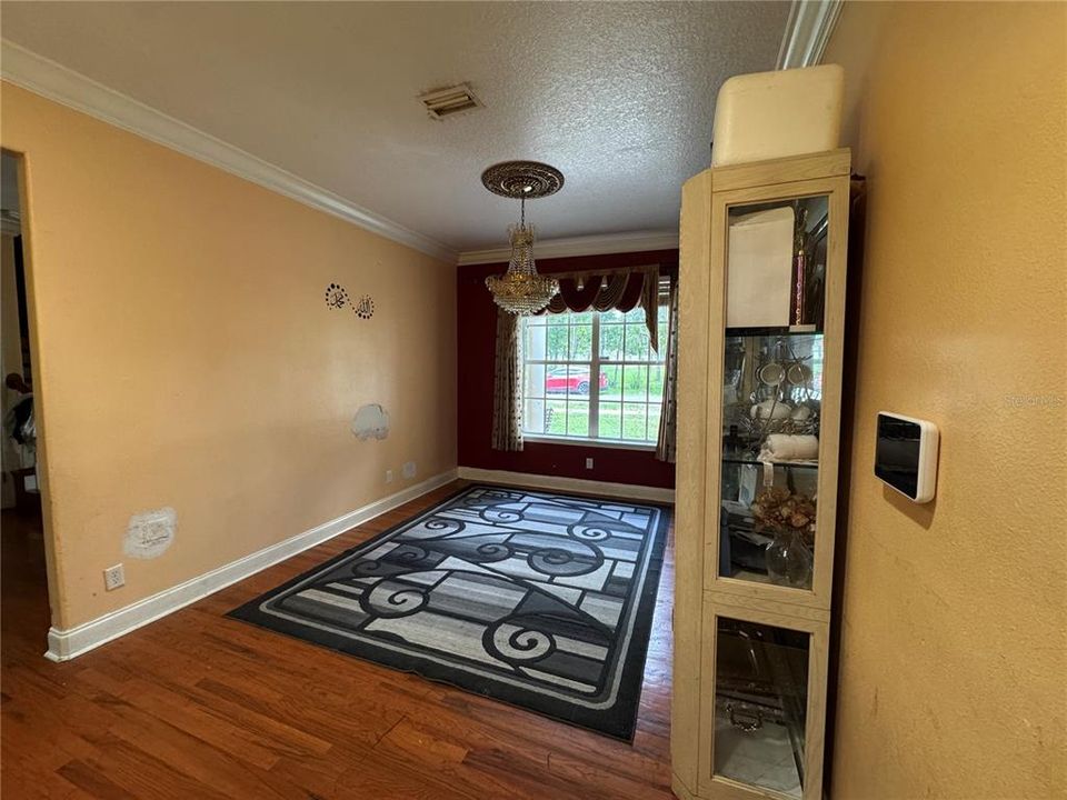 For Sale: $760,000 (5 beds, 4 baths, 4354 Square Feet)