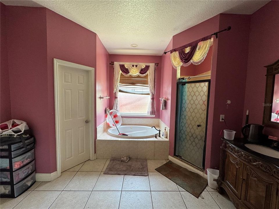 For Sale: $760,000 (5 beds, 4 baths, 4354 Square Feet)