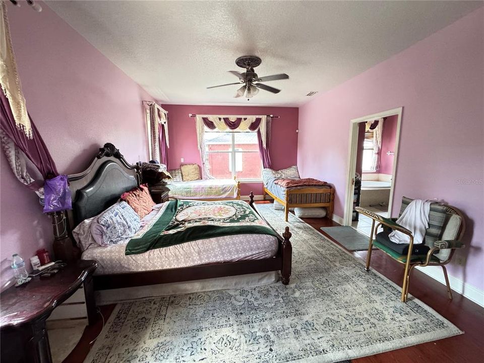 For Sale: $760,000 (5 beds, 4 baths, 4354 Square Feet)