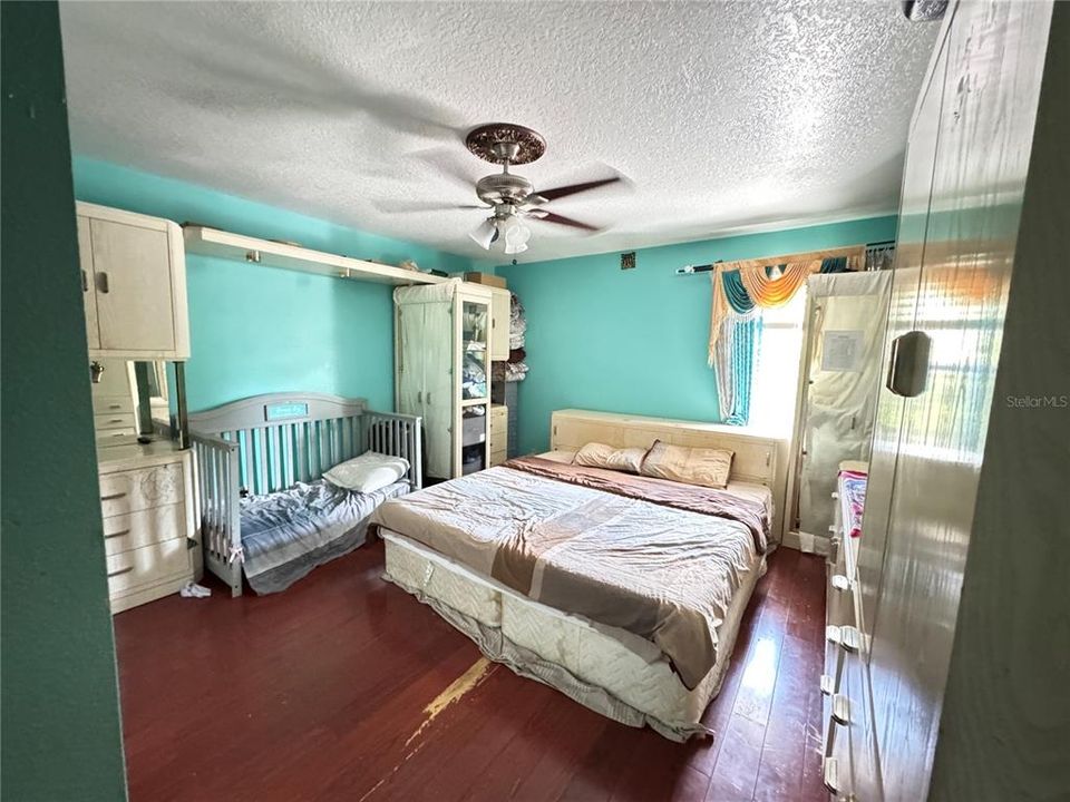 For Sale: $760,000 (5 beds, 4 baths, 4354 Square Feet)