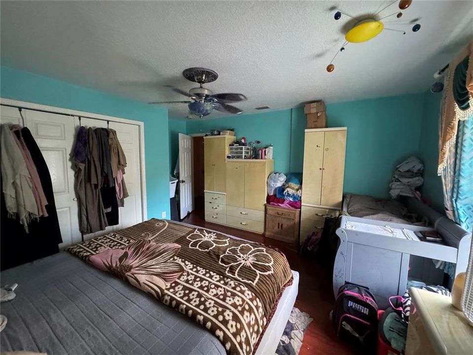 For Sale: $760,000 (5 beds, 4 baths, 4354 Square Feet)