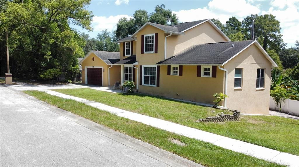 For Sale: $760,000 (5 beds, 4 baths, 4354 Square Feet)