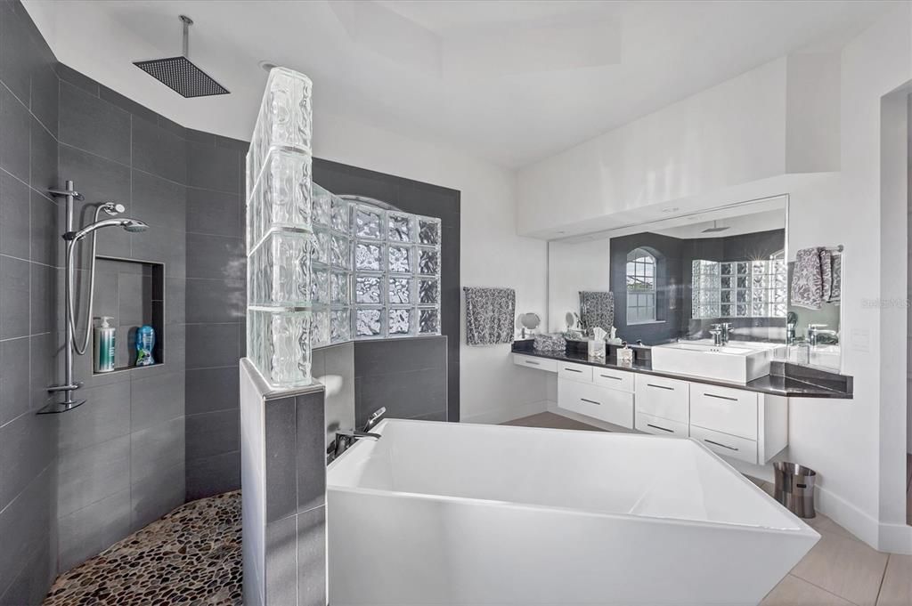 待售: $1,830,000 (4 贝兹, 3 浴室, 3090 平方英尺)