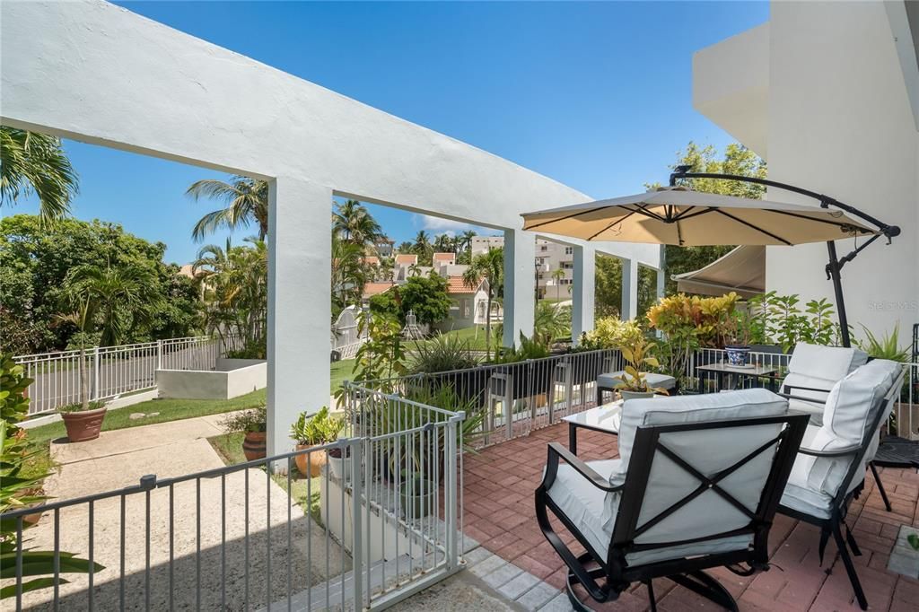 Active With Contract: $485,000 (3 beds, 2 baths, 2187 Square Feet)