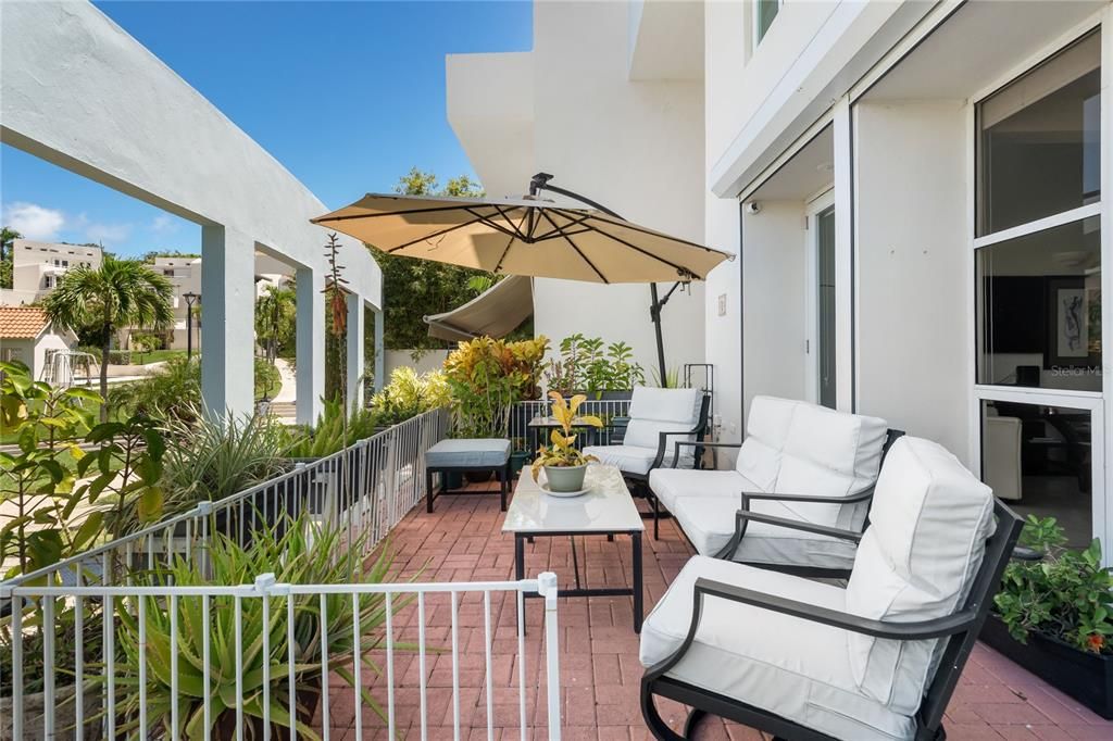 Active With Contract: $485,000 (3 beds, 2 baths, 2187 Square Feet)