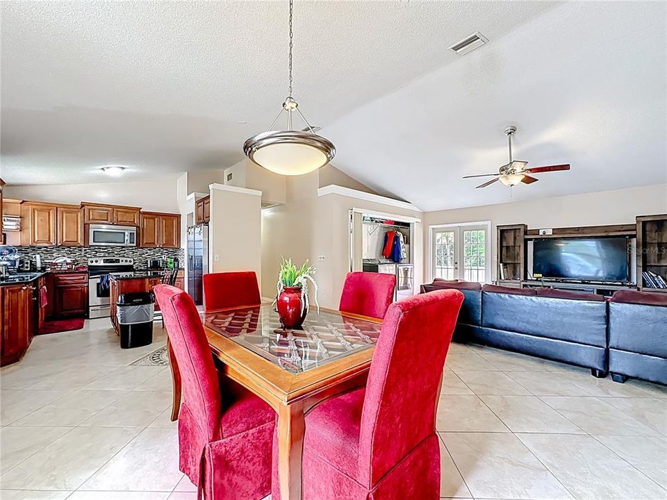 For Sale: $295,000 (3 beds, 2 baths, 1540 Square Feet)