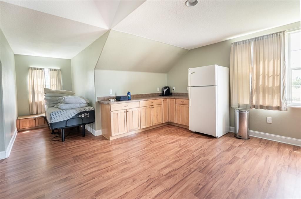 For Sale: $1,089,000 (6 beds, 3 baths, 3452 Square Feet)