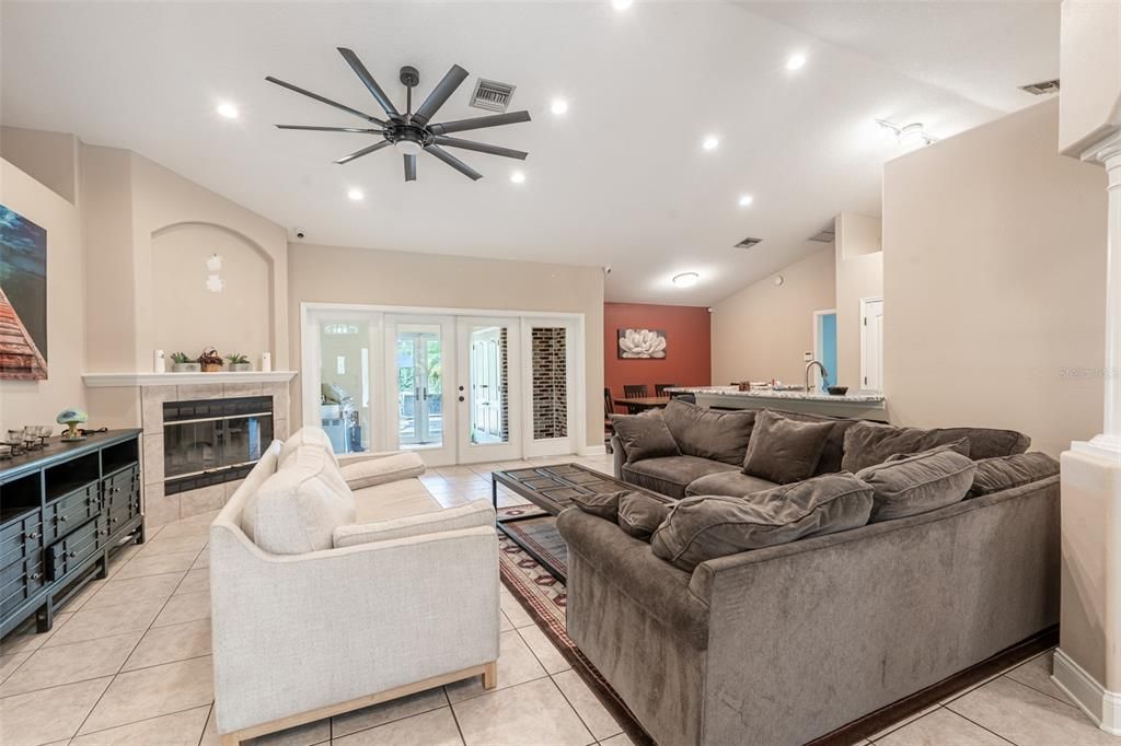 For Sale: $1,089,000 (6 beds, 3 baths, 3452 Square Feet)