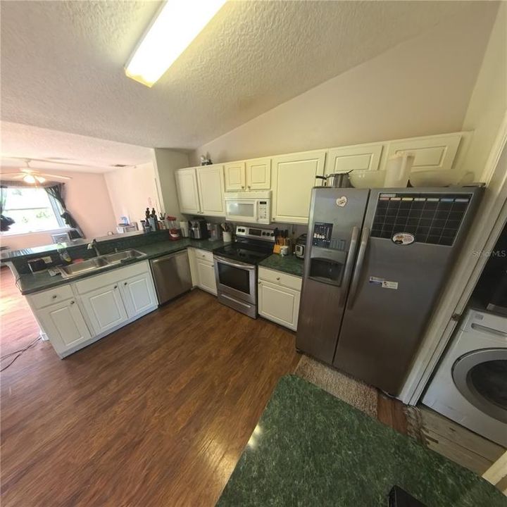 На продажу: $199,000 (3 спален, 2 ванн, 1395 Квадратных фут)