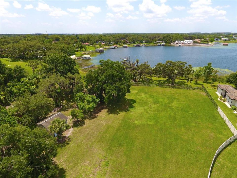 На продажу: $749,000 (0.59 acres)