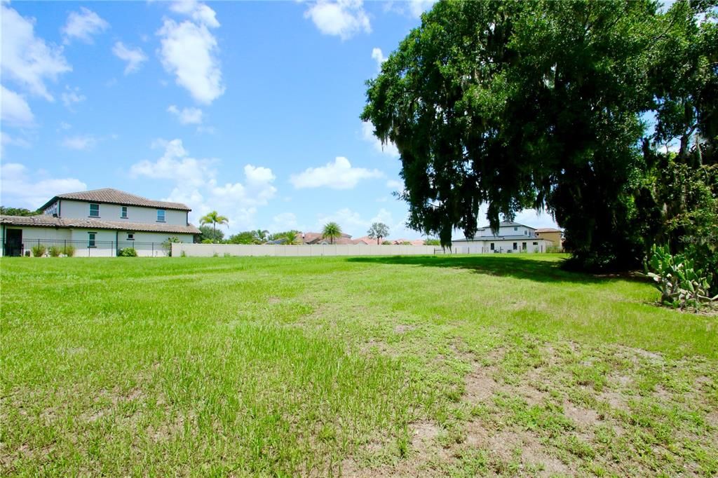 На продажу: $749,000 (0.59 acres)