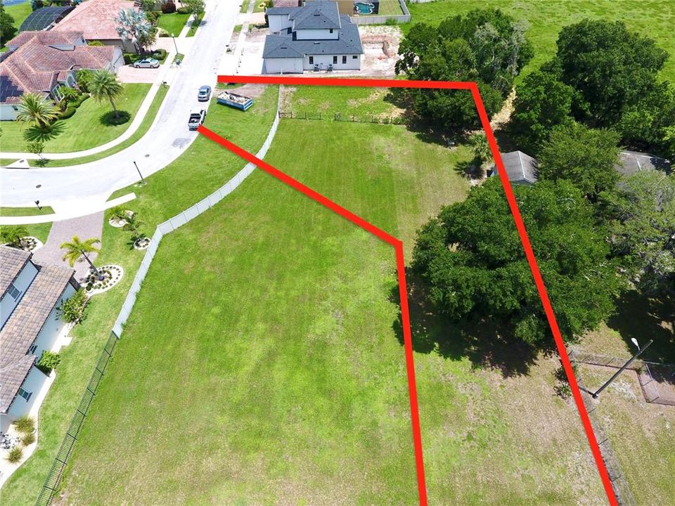 На продажу: $749,000 (0.59 acres)