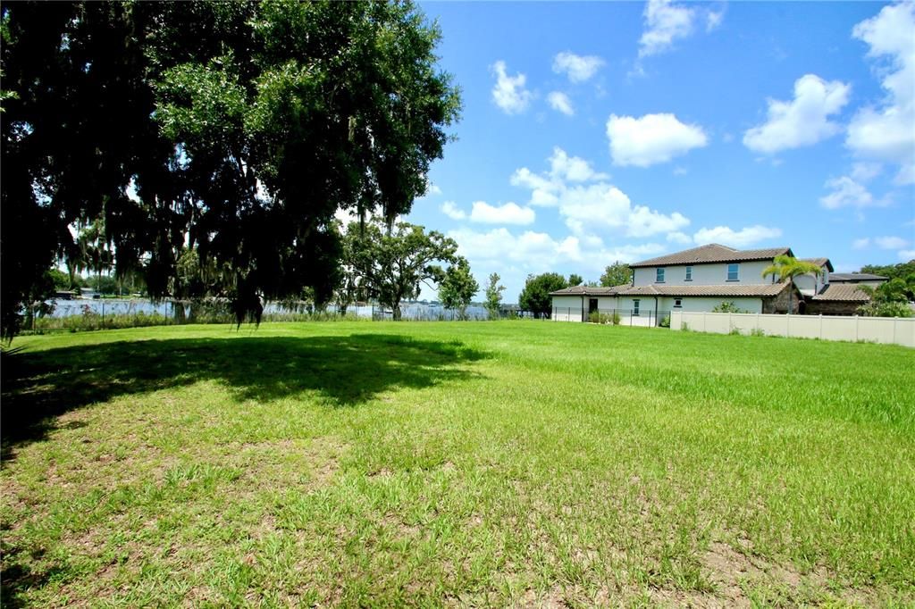 На продажу: $749,000 (0.59 acres)