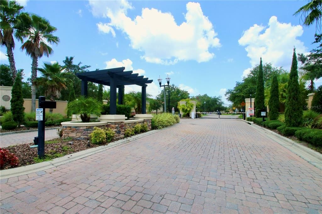 На продажу: $749,000 (0.59 acres)